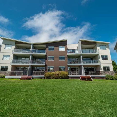 Silver Water Resort With Ocean Views. - Accommodation Brisbane 3