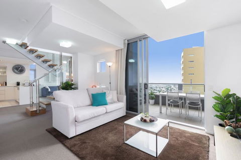 SK1 - Spotless 2BR SkyHome Long Stays Welcome - Accommodation Brisbane 3
