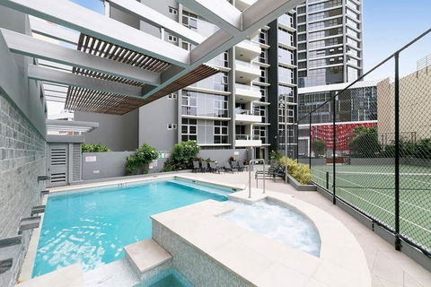 SK2 - 3BR With Pool Gym Steam Room In Story Bridge - Accommodation Brisbane 1