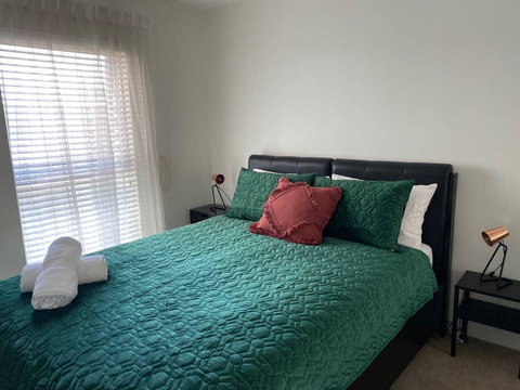 SKY GARDENS SUNSET RIVER VIEW NETFLIX WINE PARKING - Accommodation Brisbane 2