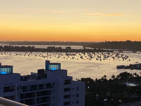 SKY GARDENS SUNSET RIVER VIEW NETFLIX WINE PARKING - Accommodation Brisbane 1