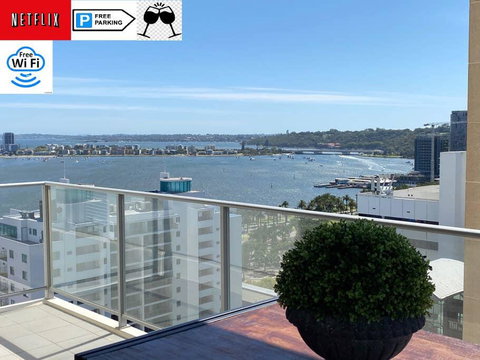 SKY GARDENS SUNSET RIVER VIEW NETFLIX WINE PARKING - Accommodation Brisbane 0