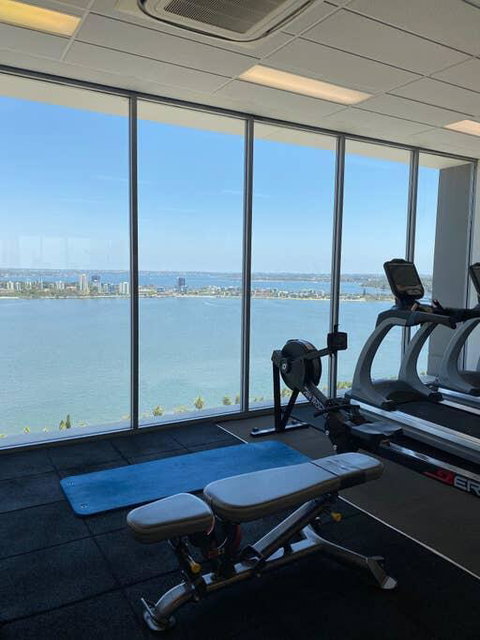 SKY GARDENS SUNSET RIVER VIEW NETFLIX WINE PARKING - Accommodation Brisbane 3