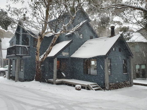 SNOWED INN Apartment - Accommodation Brisbane 0