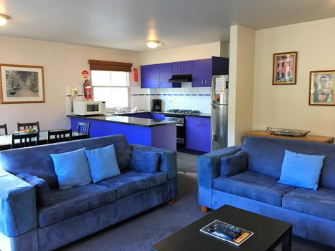 Snowman 6 - Accommodation Brisbane 1
