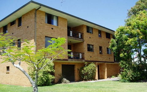 Spacious 2 Bedroom Beach Side Apartment - Close To Shopping Centre With Coles, Health Food Shop, Sushi, Pizza, Cafes, Hairdresse - Accommodation Brisbane 1