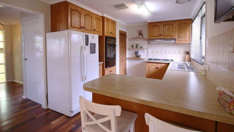 Spacious And Cozy Home Next To Glen Waverley - Accommodation Brisbane 3