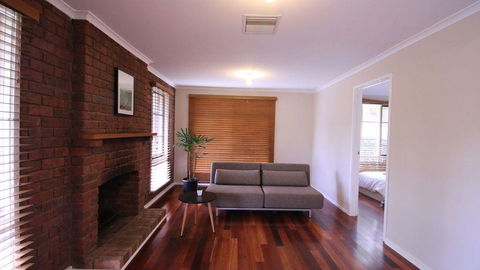 Spacious And Cozy Home Next To Glen Waverley - Accommodation Brisbane 2