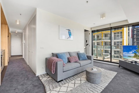 Spacious And Sunny Modern Apartment With City View - Accommodation Brisbane 2