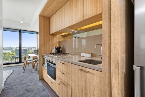 Spacious And Sunny Modern Apartment With City View - Accommodation Brisbane 3