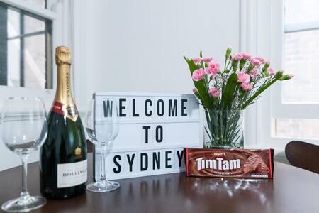 Spacious Harbour View 4bd Home In Sydney CBD - Accommodation Brisbane 1
