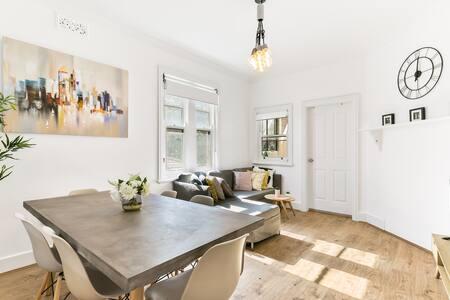 Spacious Harbour View 4bd Home In Sydney CBD - Accommodation Brisbane 0