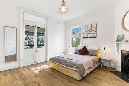 Spacious Harbour View 4bd Home In Sydney CBD - Accommodation Brisbane 3