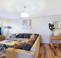 Spacious Renovated Apartment In Quiet Area - Accommodation Brisbane