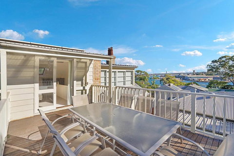 Spacious Victorian With Harbour View Terrace - Accommodation Brisbane 3