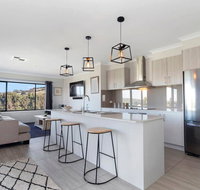 STELLAVISTA - 4 bedrooms free wifi views - Accommodation Brisbane