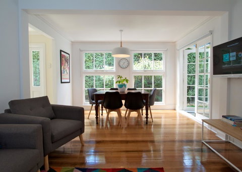 Strahan House - Accommodation Brisbane 0