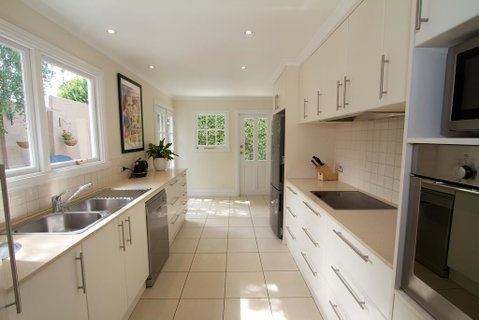 Strahan House - Accommodation Brisbane 2