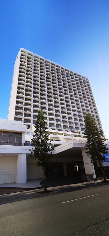 Studio 100 Meters From Beach At Surfers Paradise (L5) - Accommodation Brisbane 3