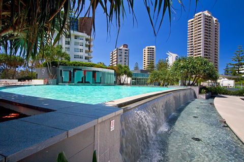Stunning 4 Bedroom Sub Penthouse - Level 60 Q1 - Accommodation Brisbane 3