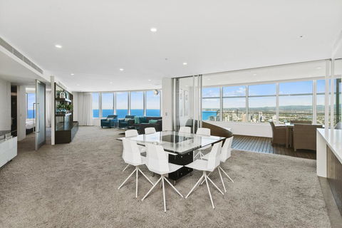Stunning 4 Bedroom Sub Penthouse - Level 60 Q1 - Accommodation Brisbane 0