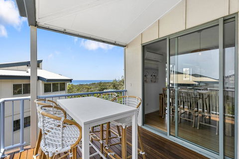 Stunning Beach Front Villa At Castaway Cove - Accommodation Brisbane 0