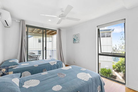 Stunning Beach Front Villa At Castaway Cove - Accommodation Brisbane 3