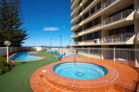 Stunning Beachfront Apartment - Accommodation Brisbane 3
