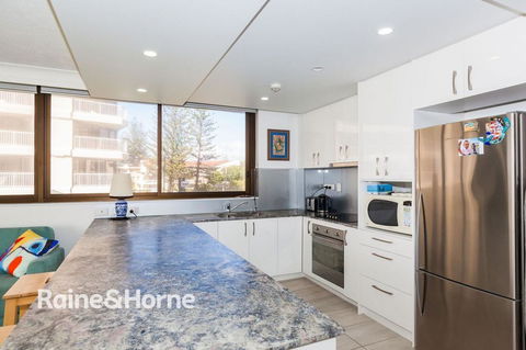 Stunning Beachfront Apartment - Accommodation Brisbane 1