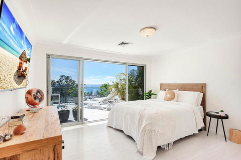 Stunning Oceanview Retreat Between Beach And Bush - Accommodation Brisbane 2