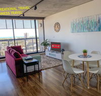 Stylish 2BR 2BT Apt with Bay Views Secure Parking Netflix Gym Pool and Wine - Accommodation Brisbane