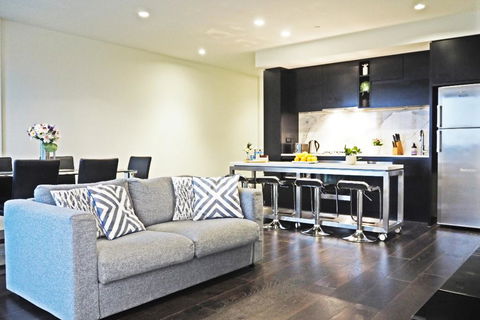 STYLISH 2BR 2BTH + CAR = HEART OF SOUTH YARRA - Accommodation Brisbane 2