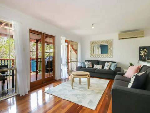 Stylish 3 Bedroom Family Home In Leafy Paddington - Accommodation Brisbane 3