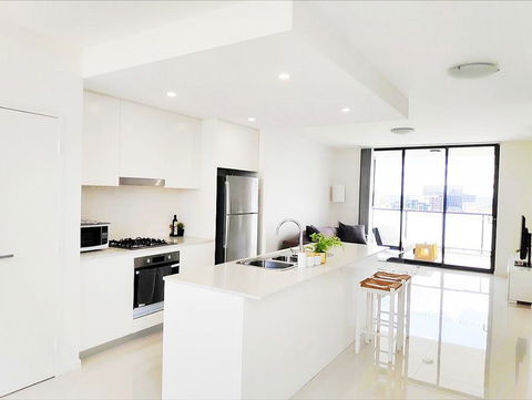 Stylish Liverpool 2Bed 2Bath Apartment -Skyline Views! -Masks Provided - Accommodation Brisbane 2