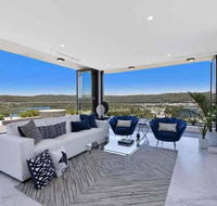 Stylish Penthouse with Views  Jacuzzi - Accommodation Brisbane