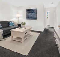 Stylish Split Level Apartment 13 Minutes From City - Accommodation Brisbane