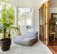 Stylish Tropical Oasis Apartment with Hot Tub and Four Pools - Accommodation Brisbane