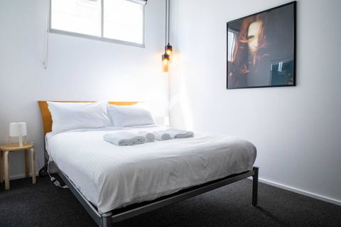 Stylish Warehouse Convert 2 Bedroom Apartment - Accommodation Brisbane 3
