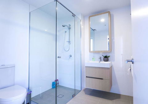 Stylist 2 Bedrooms Apartment With Pool/GYM/Parking - Accommodation Brisbane 3