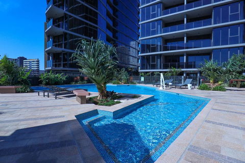 Stylist 2 Bedrooms Apartment With Pool/GYM/Parking - Accommodation Brisbane 2