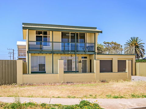 Sun And Fun - Accommodation Brisbane 0