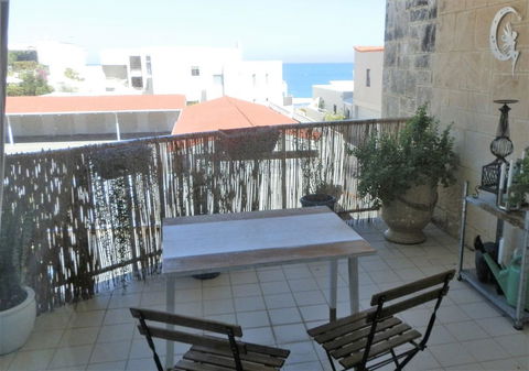 Sun, Sand, Sea And Salty Kisses Cottesloe Beach House - Accommodation Brisbane 3