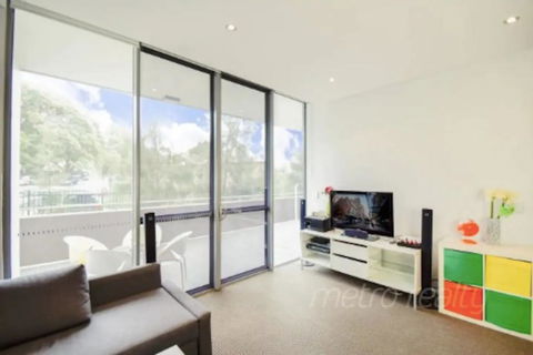 Sunny 3 Bedroom Apartment In Turrella - Accommodation Brisbane 0