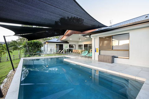 Sunset Penthouse Couples Retreat, Close To Airlie Beach, Champagne On Arrival - Accommodation Brisbane 1