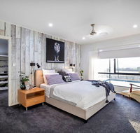 Sunset Penthouse Couples Retreat close to Airlie Beach Champagne on arrival - Accommodation Brisbane