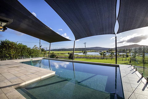 Sunset Retreat Airlie Beach Rural Getaway - Accommodation Brisbane 2