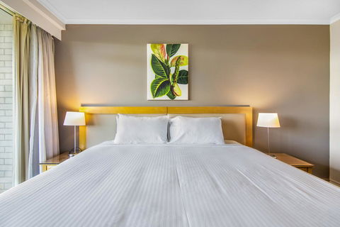 Super Convenient Apartment With Garden Views - Accommodation Brisbane 1