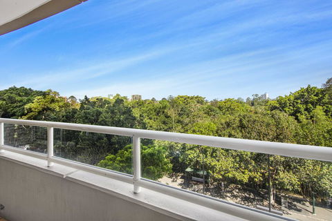 Super Convenient Apartment With Garden Views - Accommodation Brisbane 0