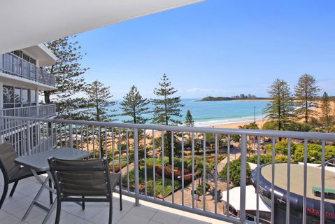 Syrenuse 22 - 3 BDRM Oceanview Apt On Esplanade - Accommodation Brisbane 1
