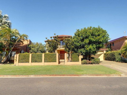Tarcoola 41 - 5 BDRM Canal Home With Pool - Accommodation Brisbane 1
